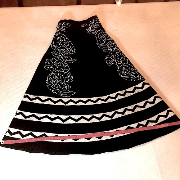 1X Black & White circle skirt - Picture 3 of 8